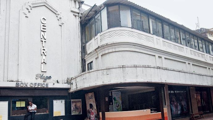 बंद हुए कपाट मुंबई का सेंट्रल प्लाजा थिएटर बंद हो गया