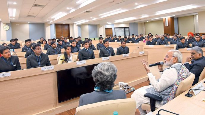 आगे का रास्ता एलबीएसएन इंस्टीट्यूट में 26 अक्तूबर 2017 को प्रशिक्षु अफसरों के 92वें फाउंडेशन कोर्स के दौरान प्रधानमंत्री मोदी