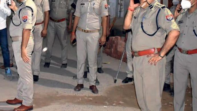 नप गए प्रयागराज के एसएसपी अभिषेक दीक्षित को भ्रष्टाचार के आरोप में सरकार ने निलंबित किया