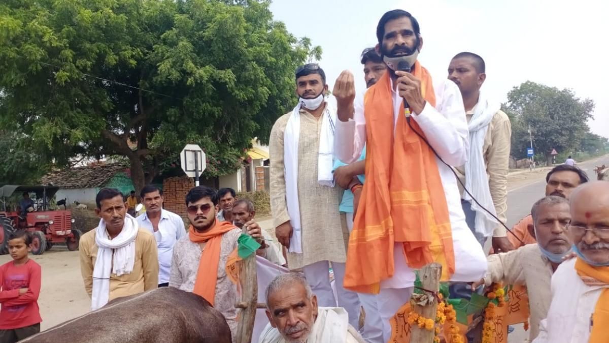 बैलगाड़ी पर सवार विधायक जवाहर राजपूत