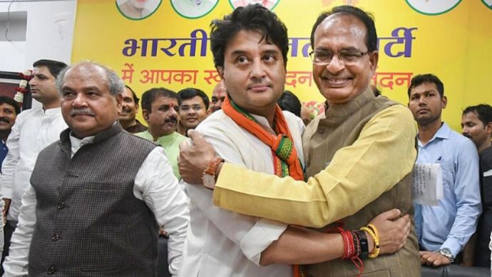 शिवराज चौहान और ज्योतिरादित्य सिंधिया के लिए ये उप-चुनाव बेहद अहम हैं (पीटीआइ)