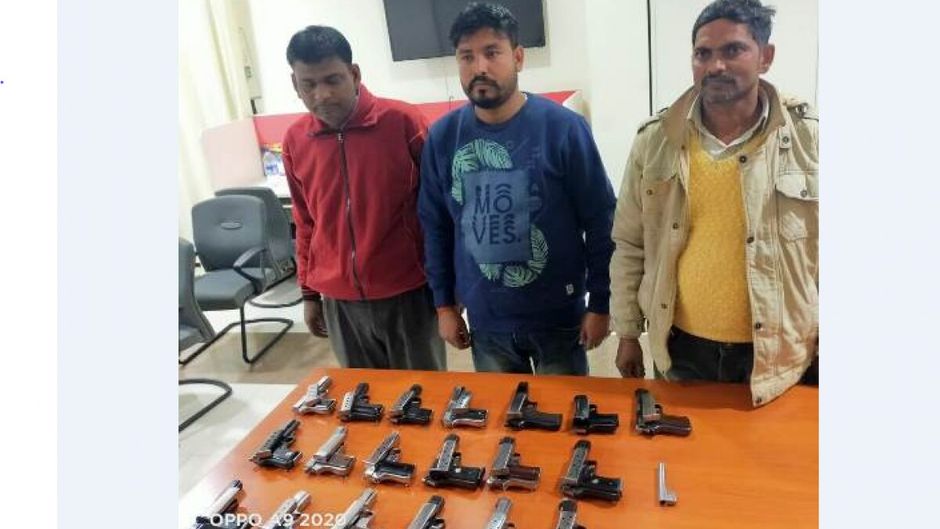 लखनऊ के विभूति खंड में एसटीएफ ने पकड़े असलहा तस्कर