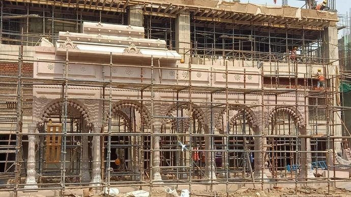 गुलाबी पत्थरों से हो रहा काशी विश्वनाथ धाम का निर्माण कार्य