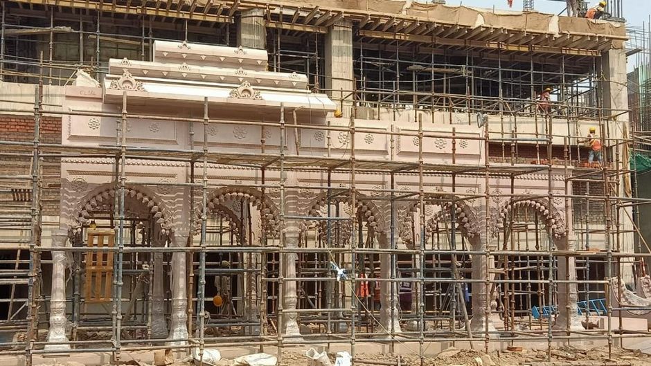 गुलाबी पत्थरों से हो रहा काशी विश्वनाथ धाम का निर्माण कार्य