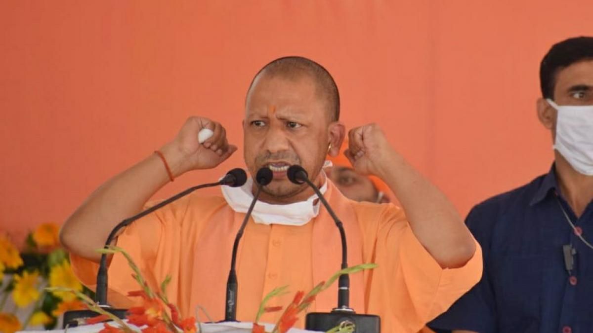 देवरिया में चुनावी रैली को संबोधित करते मुख्यमंत्री योगी आदित्यनाथ