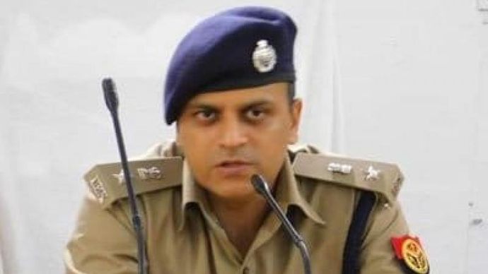 आइपीएस अधिकारी आशीष तिवारी