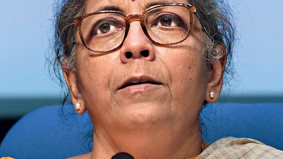 कठिन समय वित्त मंत्री निर्मला सीतारमण एक प्रेस कांफ्रेंस के दौरान