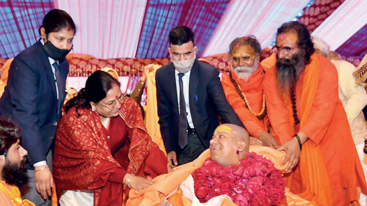 अस्थिर वोटबैंक कैलाशानंद के पट्टाभिषेक में उत्तराखंड की राज्यपाल बेबी रानी मौर्य