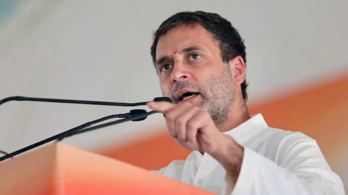 13 फरवरी को अजमेर के पास किसानों की ट्रैक्टर रैली को संबोधित करते राहुल गांधी (एएनआइ)