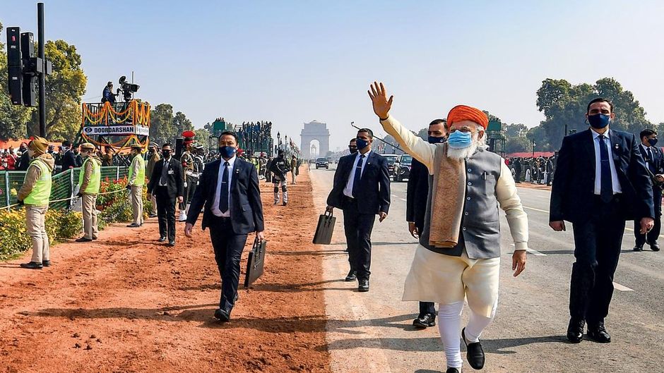 नया सवेरा प्रधानमंत्री मोदी 72वें गणतंत्र दिवस कार्यक्रम के दौरान राजपथ पर