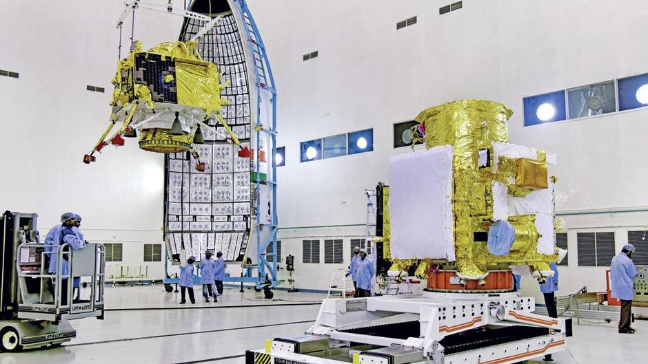 सस्ते में श्रेष्ठ इसरो के श्रीहरिकोटा प्रक्षेपण केंद्र में चंद्रयान-2 से जोड़ा जाता विक्रम लैंडर