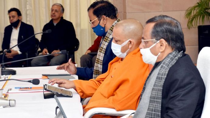 ई-कैबिनेट प्रशिक्षण कार्यक्रम में मौजूद मुख्यमंत्री योगी
