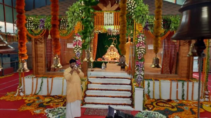 अयोध्या में राम जन्मभूमि पर अस्थायी राम मंदिर