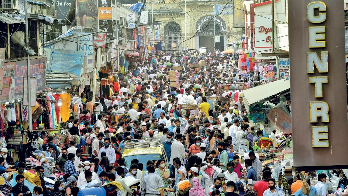 कैसी सुरक्षा?  मुंबई में 27 मार्च को क्रॉफोर्ड मार्केट का नजारा