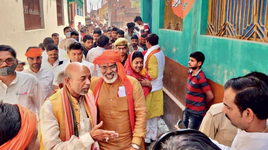 जनसंपर्क गाजीपुर के गहमार गांव में पंचायत चुनाव के लिए प्रचार अभियान के दौरान प्रदेश भाजपा अध्यक्ष स्वतंत्र देव सिंह