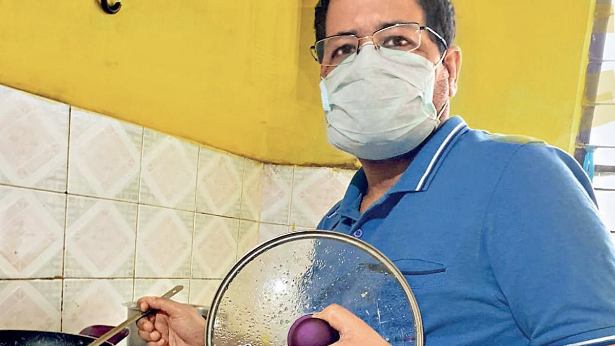 अमिताभ श्रीवास्तव,  सीनियर एसोसिएट एडिटर