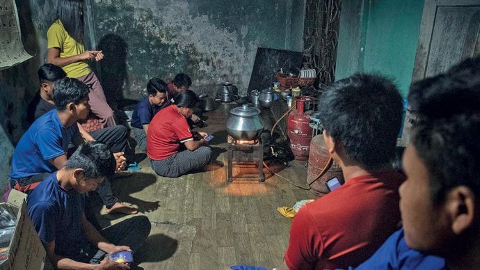 भविष्य की चिंता मिजोरम में एक स्थान पर म्यांमार से आए शरणार्थी