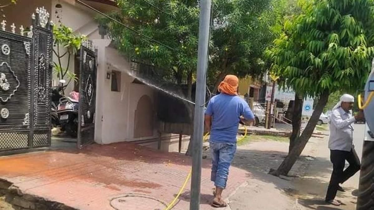 लखनऊ में शुरू हुआ सेनेटाइजेशन