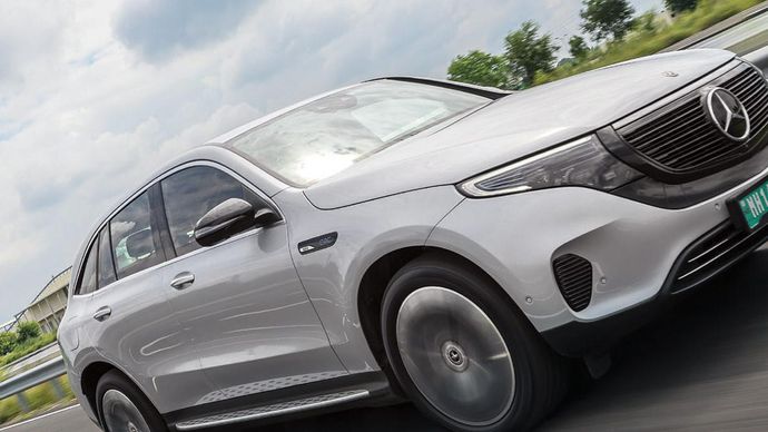 बराबर वालों में बेहतर मर्सिडीज बेंज ईक्यूसी, 1886 एडिशन