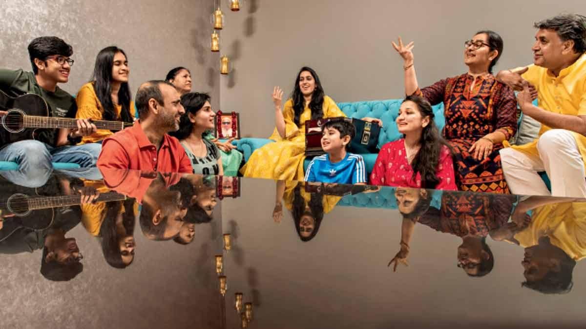 बढ़ती नजदीकियां अपने और अपने भाई के परिवार के साथ राजीव मारदा (पीले कुर्ते में)