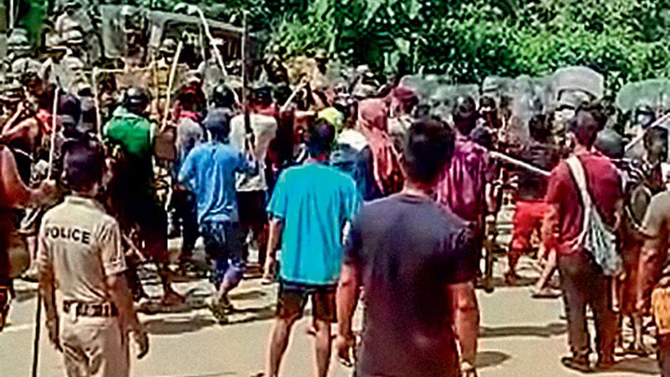 टकराव असम और मिजोरम की सीमा पर लैलापुर में 26 जुलाई को हिंसक संघर्ष हुआ