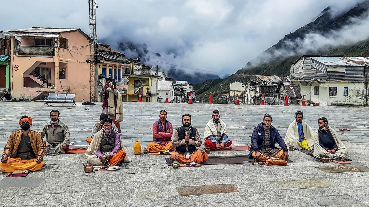 नाराजगी मुख्यमंत्री धामी के आश्वासन के बाद देवस्थानम बोर्ड के खिलाफ आंदोलनरत तीर्थ पुरोहितों का गुस्सा फिलहाल शांत हुआ