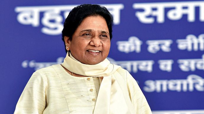 पुराना फॉर्मूला बसपा सुप्रीमो मायावती अब पार्टी और अपना वजूद बचाने के लिए पुराने तरीके पर आ रहीं