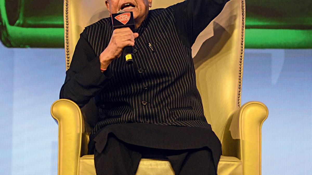 पीयूष गोयल वाणिज्य और उद्योग; उपभोक्ता मामले, खाद्य और सार्वजनिक वितरण; और कपड़ा मंत्री