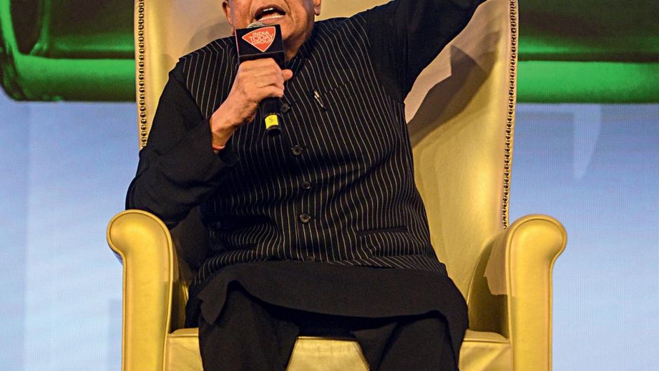 पीयूष गोयल वाणिज्य और उद्योग; उपभोक्ता मामले, खाद्य और सार्वजनिक वितरण; और कपड़ा मंत्री