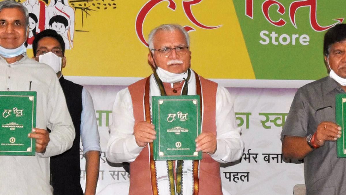विकास को दिशा पंचकूला में हर हित स्टोर स्कीम शुरू करते मुख्यमंत्री खट्टर