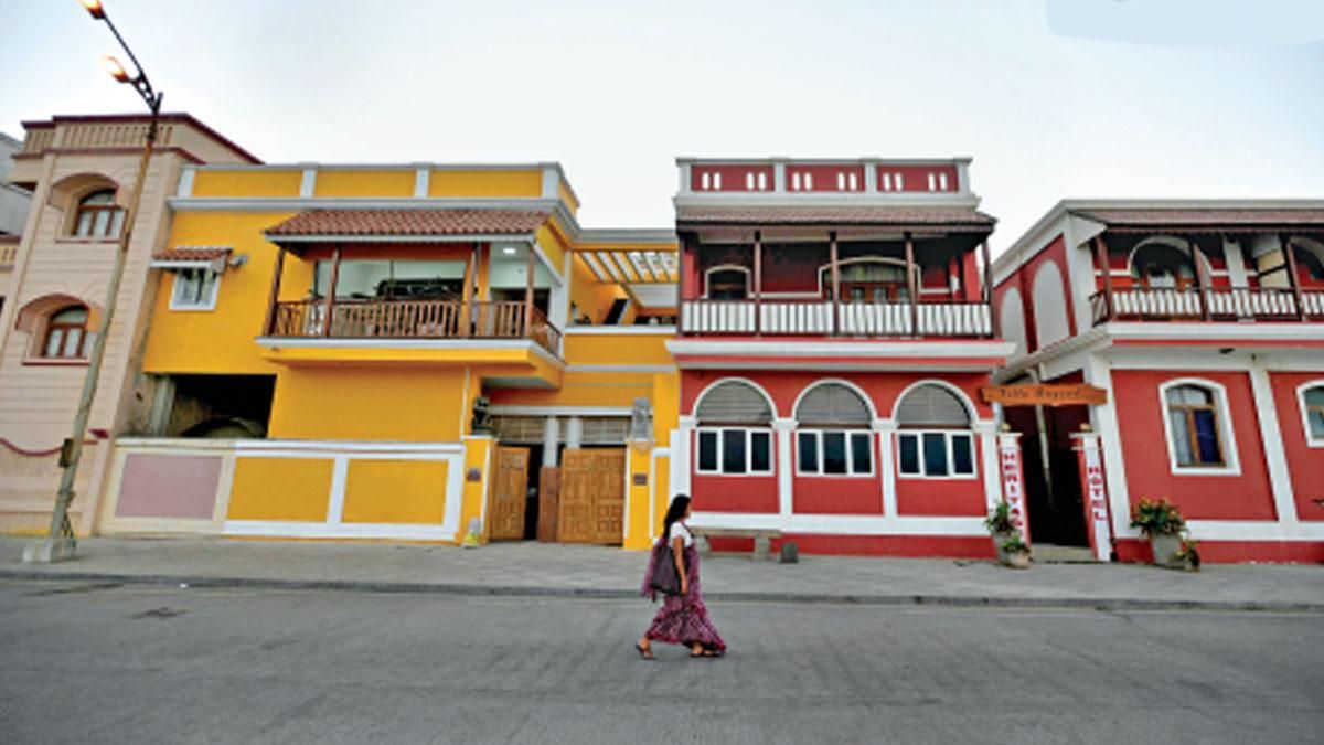 एकदम शीशे जैसी पुदुच्चेरी की साफ-सुथरी सड़कें