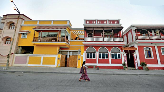 एकदम शीशे जैसी पुदुच्चेरी की साफ-सुथरी सड़कें