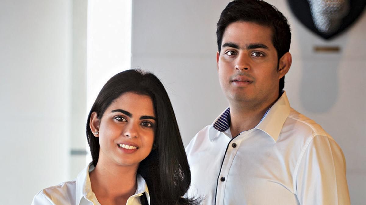 ईशा अंबानी, आकाश अंबानी