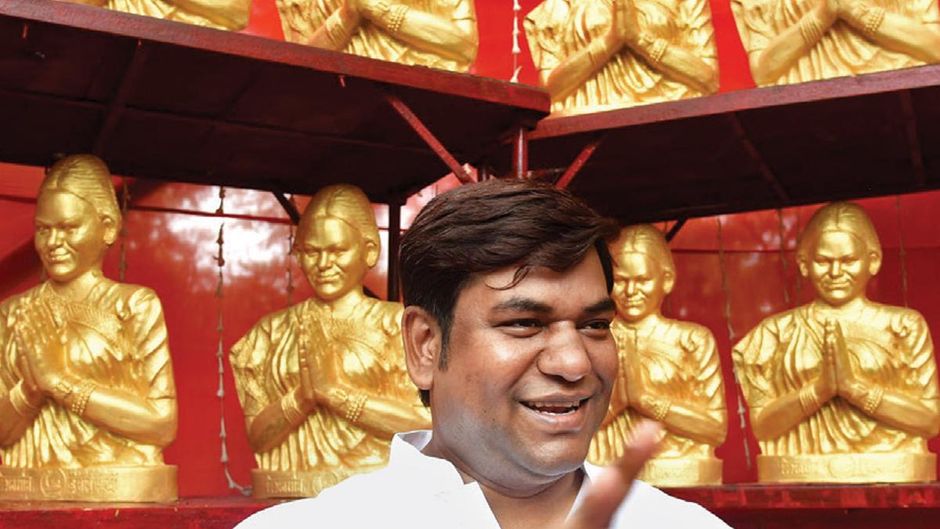यहां भी, वहां भी विकासशील इंसान पार्टी के प्रमुख मुकेश सहनी यूपी में भी अपनी पैठ बनाना चाहते हैं