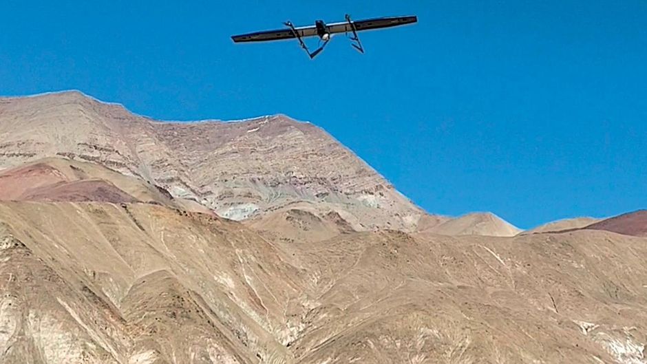 आसमान पर नजर भारतीय स्टार्ट-अप आइडियाफोर्ज की ओर से निर्मित बहुत ऊंचाई पर तैनात होने वाला ड्रोन स्विच. इसे भारतीय सेना ने लद्दाख में तैनात किया है