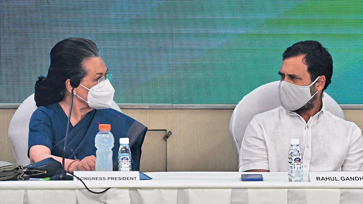 बंधन के सूत्र दिल्ली में 13 मार्च को कांग्रेस कार्यकारिणी की बैठक में सोनिया गांधी और राहुल