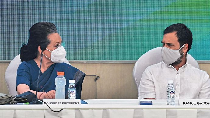 बंधन के सूत्र दिल्ली में 13 मार्च को कांग्रेस कार्यकारिणी की बैठक में सोनिया गांधी और राहुल