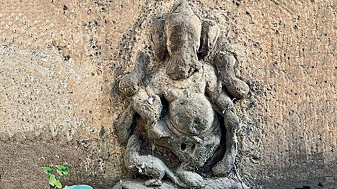 कुतुब मिनार परिसर में गणेश प्रतिमा