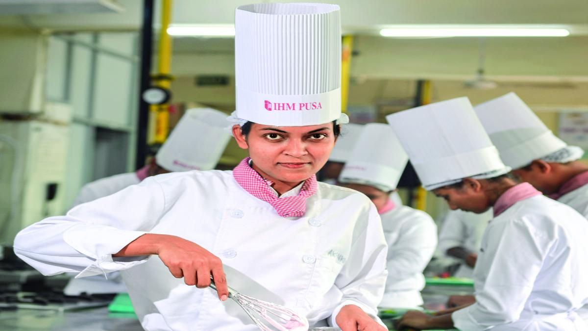 बेहतर भविष्य की रेसिपी : आइएचएम, पूसा के पेस्ट्री शेफ अपना हुनर निखारते हुए
