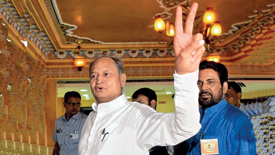 सब पर भारी : राज्यसभा चुनाव के नतीजे घोषित होने के बाद जयपुर में अशोक गहलोत