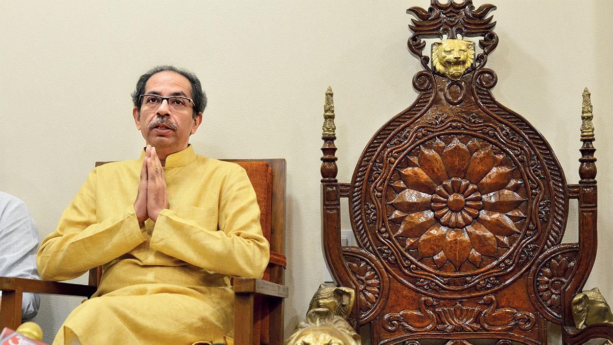 मुश्किल वक्त... उद्धव ठाकरे मातोश्री में आयोजित एक प्रेस कॉन्फ्रेंस में