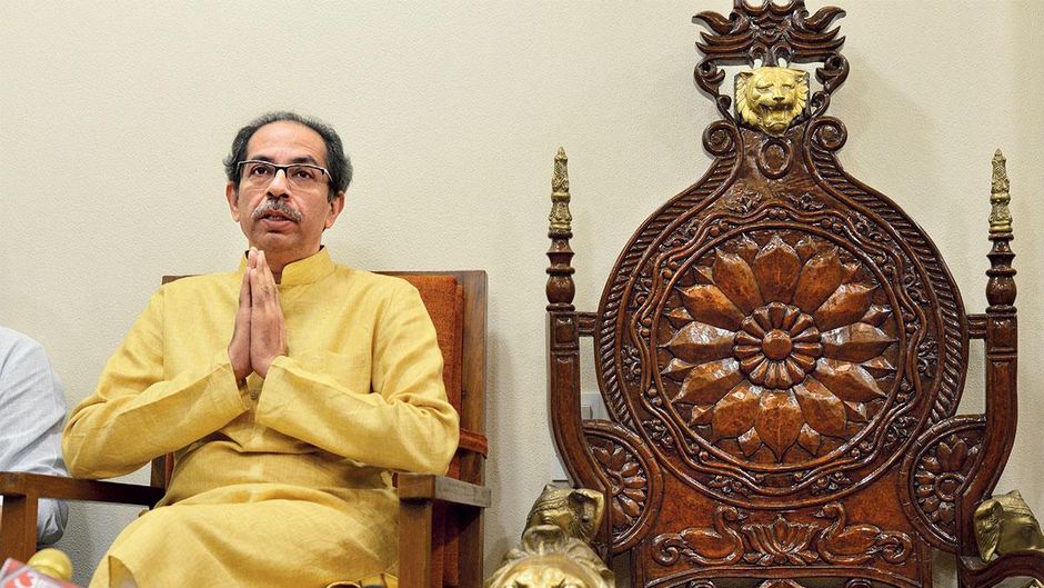 मुश्किल वक्त... उद्धव ठाकरे मातोश्री में आयोजित एक प्रेस कॉन्फ्रेंस में