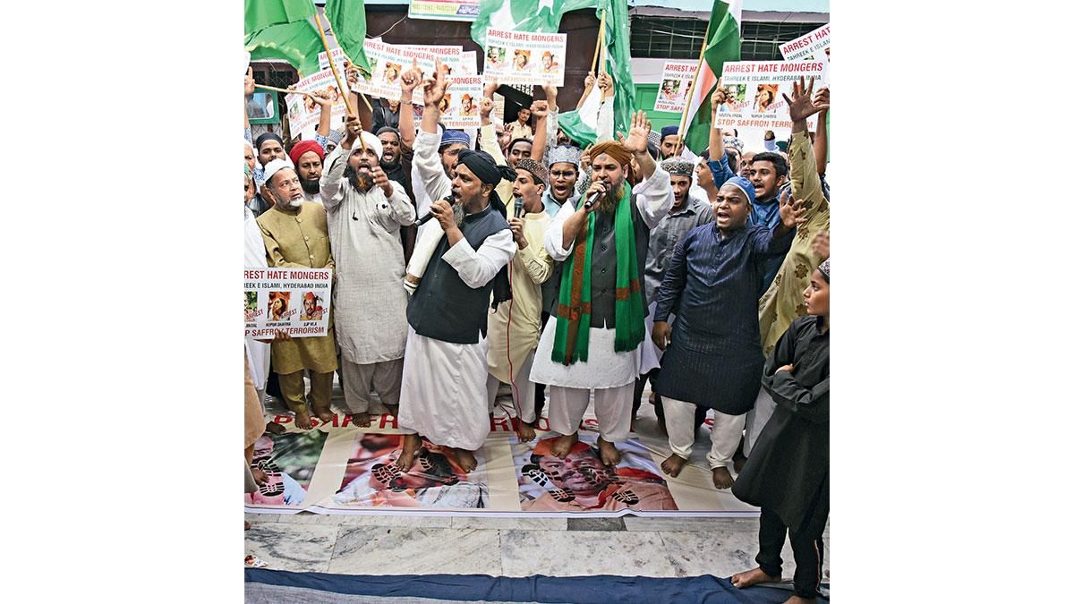 नफरत की फेहरिस्त : नूपुर शर्मा की टिप्पणी के खिलाफ प्रदर्शन