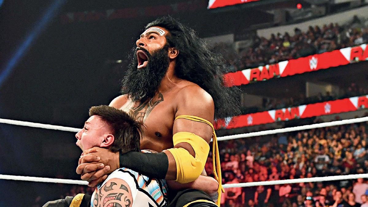 रिंकू सिंह को उनकी शेर-सी दहाड़ के लिए जाना जाता है. प्रतिद्वंद्वी को वे गर्दन से ऐसे दबोचते हैं कि उसे दिन में तारे दिख जाएं