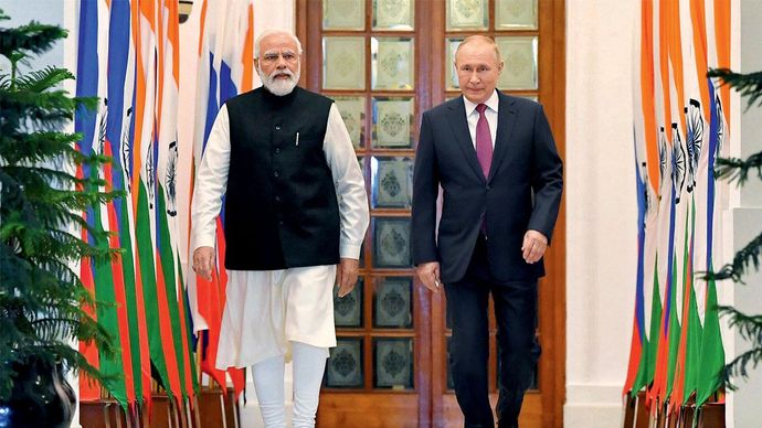 संतुलन साधने की कवायद : नई दिल्ली में प्रधानमंत्री नरेंद्र मोदी दिसंबर 2021 में रूस के राष्ट्रपति व्लादिमीर पुतिन के साथ