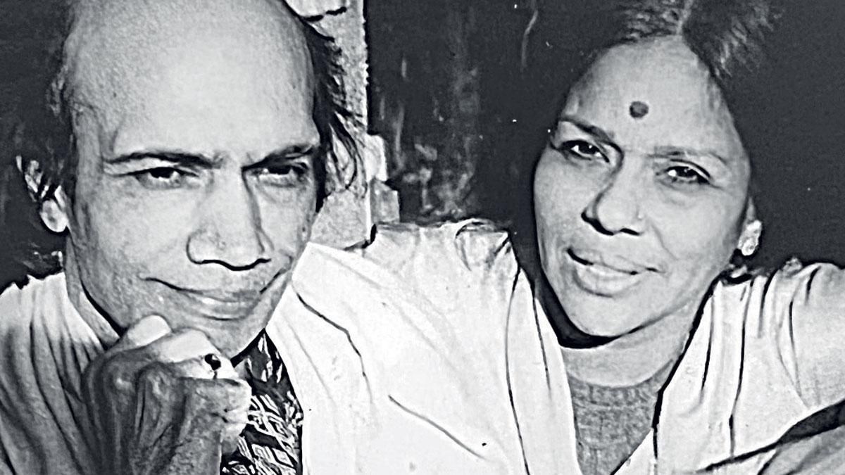 नृत्य की साझा जमीन एम.के. सरोजा (दाएं) अपने पति मोहन खोकर के साथ