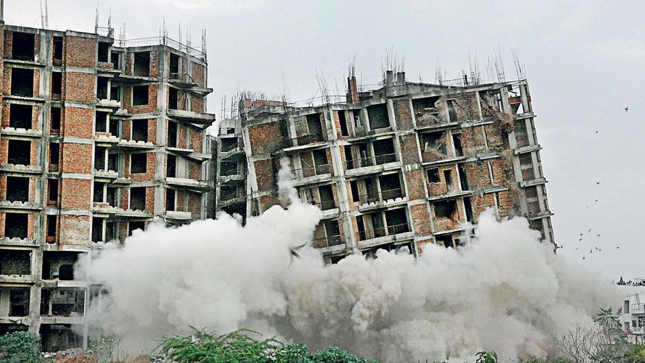 अवैध निर्माण पर प्रहार : सितंबर 2012 में जयपुर के अमानीशाह नाले के नजदीक बने तीन टॉवरों को विस्फोट से उड़ाया गया