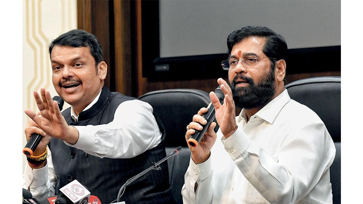 फिसल गया मौका? महाराष्ट्र के मुख्यमंत्री एकनाथ शिंदे के साथ उपमुख्यमंत्री देवेंद्र फडणवीस