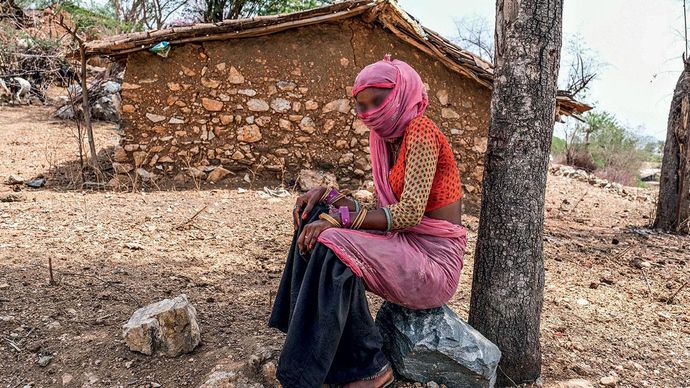 मिलती हैं धमकियां: उदयपुर जिले के मंडबाल गांव की कमला (बदला हुआ नाम)