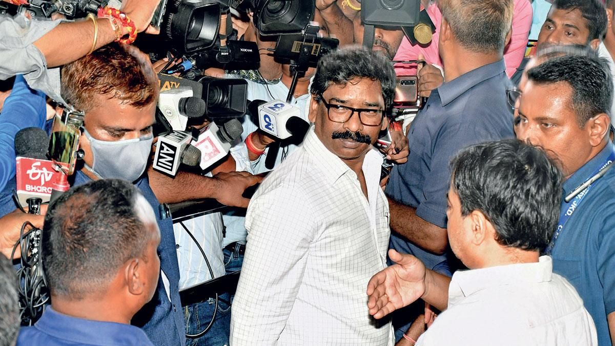 रणनीतिक शरण अपने विधायकों को रायपुर भेजने के बाद हेमंत सोरेन